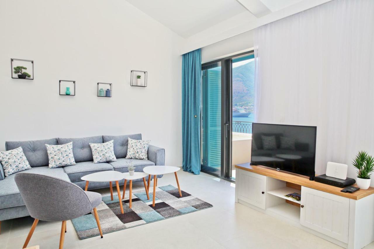 Apartments Boka Blue Dobrota Kotor Luaran gambar